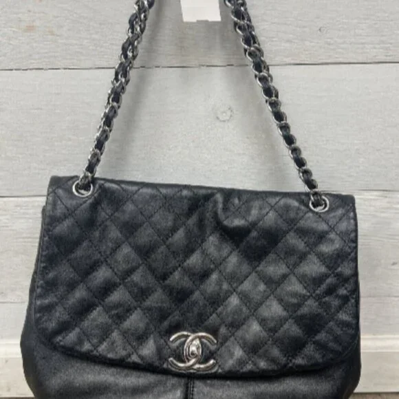 Chanel Lambskin Quilted Large Trianon Messenger Flap black - Picture 6 of 16